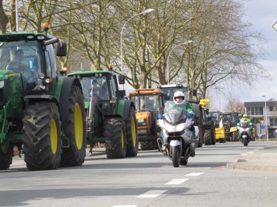 Slow Food Youth Deutschland, INKOTA-netzwerk, Green Music Initiative, Bündnis Junge Landwirtschaft, Die Freien Bäcker. Zeit für Verantwortung und Fläming Kitchen, Traktorumzug, faire Preise, Lebensmittel, 